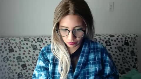 Snapshot of amycosplay99 chatting on January 27, 2:53 am amycosplay99 online show from January 27, 2:53 am