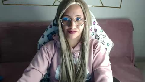 Snapshot of amycosplay99 chatting on November 24, 7:41 am amycosplay99 online show from November 24, 7:41 am