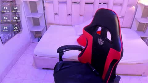 amyevan_ online show from October 11, 10:19 pm