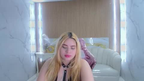 Snapshot of amyg777_s chatting on October 29, 3:31 am Amy  online show from October 29, 3:31 am