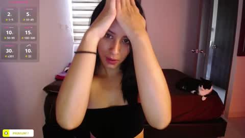 Snapshot of amyharlow_ chatting on October 30, 1:23 pm Jenn  online show from October 30, 1:23 pm