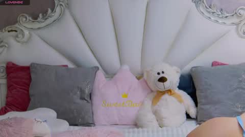 Snapshot of amyhennessy chatting on December 4, 6:22 am amyhennessy online show from December 4, 6:22 am