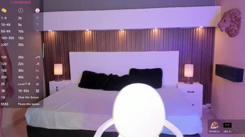 amyjohnsonn online show from September 12, 11:43 am