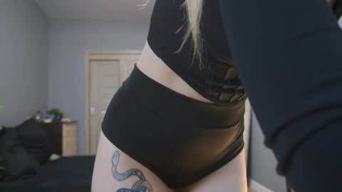 amylanee online show from October 6, 7:50 am