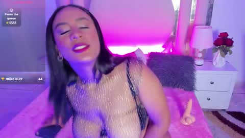 Snapshot of amymasson chatting on December 11, 5:37 pm Amy online show from December 11, 5:37 pm