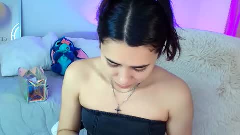 Snapshot of amyolimpo chatting on June 26, 2:27 am Amy ... Nice to meet u thumb up me please its important online show from June 26, 2:27 am