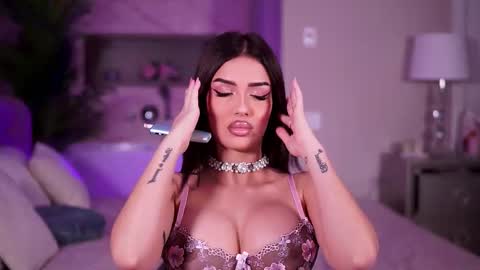 Snapshot of amyra_moon chatting on December 4, 9:18 am Amyra online show from December 4, 9:18 am