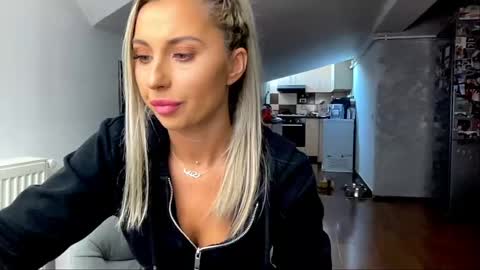 amyroberta92 online show from December 19, 9:51 am