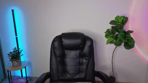 Snapshot of amyross1 chatting on October 19, 6:14 am Aleja  online show from October 19, 6:14 am