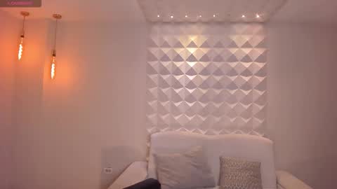 AMY R  online show from February 27, 11:43 am