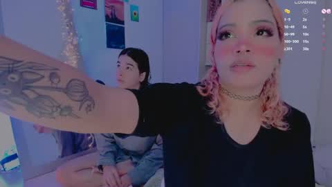 Snapshot of amyy_rouse chatting on May 4, 10:33 am Collinns online show from May 4, 10:33 am