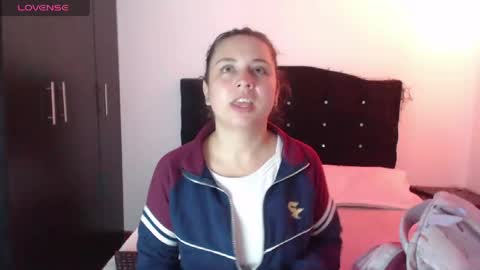 ana_arms_ online show from April 2, 2:47 pm