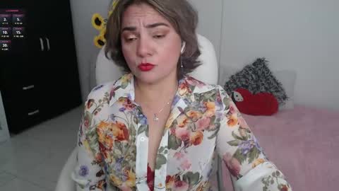 Snapshot of ana_hotmilfx chatting on February 17, 12:43 am ANA online show from February 17, 12:43 am