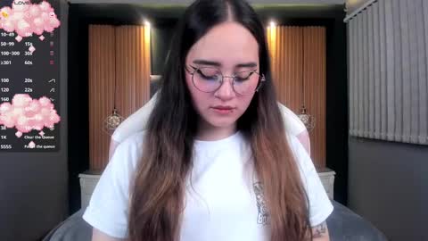 Ana online show from December 4, 8:29 pm