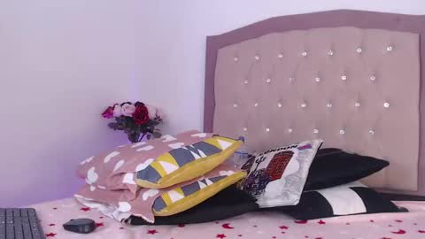 Snapshot of anaa_moon chatting on February 24, 10:59 am Ana Moon online show from February 24, 10:59 am