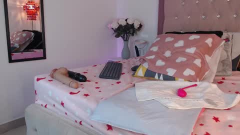 Snapshot of anaa_moon chatting on February 26, 8:37 am Ana Moon online show from February 26, 8:37 am