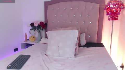 Snapshot of anaa_moon chatting on September 15, 4:34 am Ana Moon online show from September 15, 4:34 am