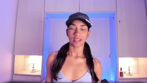 anaacollins_ online show from February 11, 11:37 am