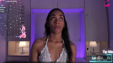 anaacollins_ online show from February 22, 11:31 am