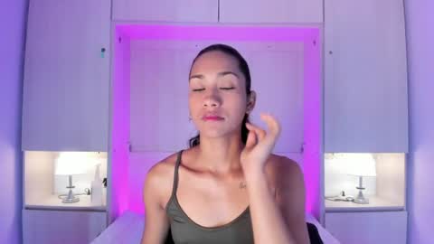 Snapshot of anaacollins_ chatting on June 13, 11:30 am anaacollins_ online show from June 13, 11:30 am