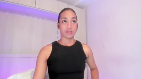 anaacollins_ online show from July 26, 12:45 pm