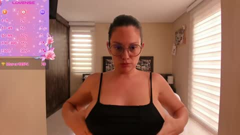 Snapshot of anabel_25 chatting on May 30, 4:59 pm Anabel online show from May 30, 4:59 pm
