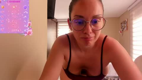 Snapshot of anabel_25 chatting on June 10, 3:44 pm Anabel online show from June 10, 3:44 pm
