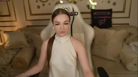 Snapshot of anabel_team054 chatting on June 6, 2:44 pm PLAYHARD054 online show from June 6, 2:44 pm
