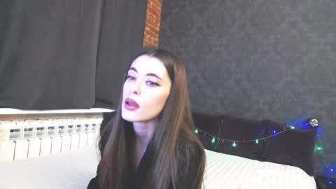 Anna online show from December 5, 3:30 pm