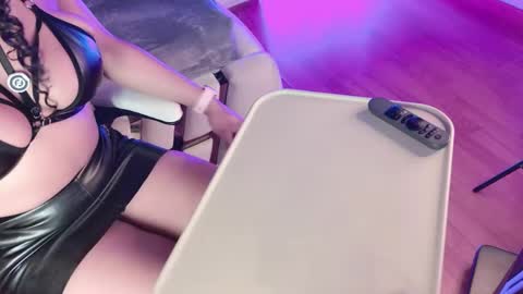 Snapshot of anabella_london chatting on June 5, 11:49 am Anabella online show from June 5, 11:49 am
