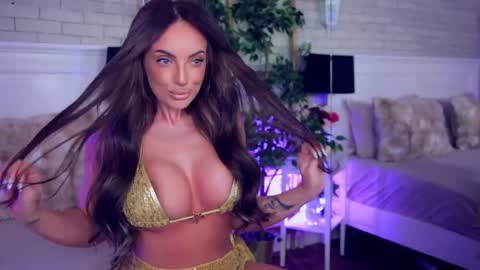 Snapshot of anabellastar chatting on May 15, 3:35 am anabellastar online show from May 15, 3:35 am