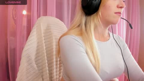 Snapshot of anabelmelody chatting on October 12, 6:07 pm AnabelMelody online show from October 12, 6:07 pm