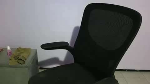 Snapshot of anabelucci_ chatting on May 6, 1:47 am anabelucci_ online show from May 6, 1:47 am