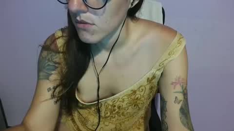 Snapshot of anabelucci_ chatting on May 21, 3:46 am anabelucci_ online show from May 21, 3:46 am