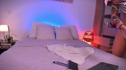 ANABEL WOLF  online show from May 13, 3:31 pm