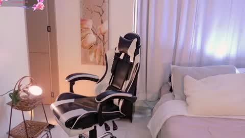 ANABEL WOLF  online show from June 10, 3:33 pm