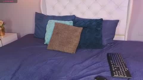 anabloom_ online show from May 11, 7:11 pm