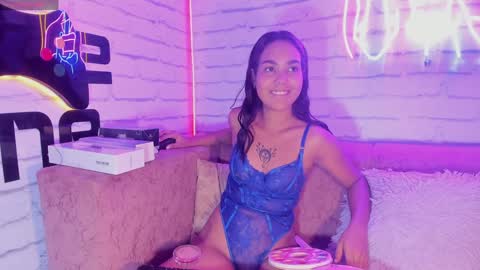 Snapshot of anaelle_bardin chatting on February 1, 7:23 pm Anna online show from February 1, 7:23 pm