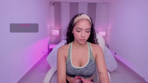 Snapshot of anahi_curlie1 chatting on February 4, 3:33 am Anahi Curlie online show from February 4, 3:33 am