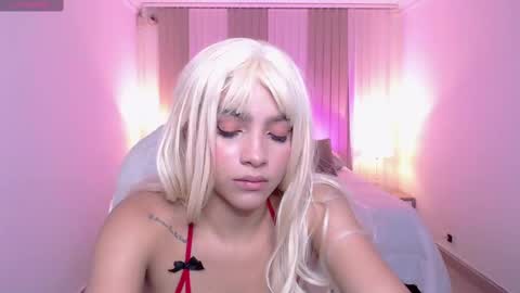 Snapshot of anahi_curlie1 chatting on March 1, 3:32 am Anahi Curlie online show from March 1, 3:32 am