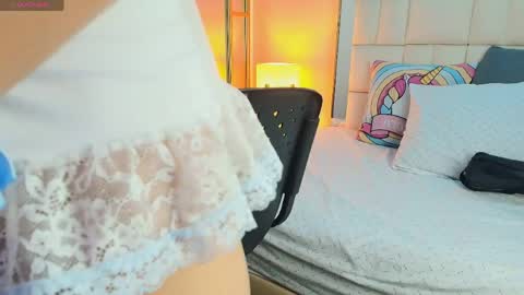 Anahi  online show from April 22, 7:15 pm