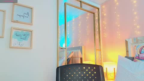 Anahi  online show from April 23, 8:00 pm