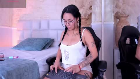 Snapshot of anaiaclarck chatting on May 1, 4:06 am Im Sara online show from May 1, 4:06 am