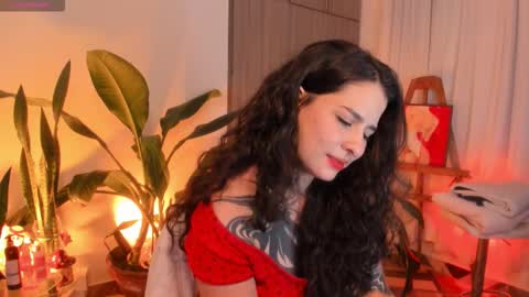 Snapshot of anakedartist chatting on October 31, 11:28 pm Mariana online show from October 31, 11:28 pm