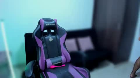 Snapshot of anakiss1 chatting on December 21, 11:34 pm help me to get 100 thumps up online show from December 21, 11:34 pm