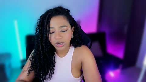 Snapshot of anakiss1 chatting on December 22, 5:45 am help me to get 100 thumps up online show from December 22, 5:45 am