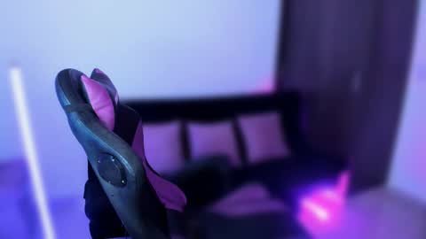 Snapshot of anakiss1 chatting on January 5, 1:45 am help me to get 100 thumps up online show from January 5, 1:45 am