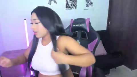 Snapshot of anakiss1 chatting on February 11, 10:48 am help me to get 100 thumps up online show from February 11, 10:48 am