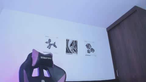 Snapshot of anakiss1 chatting on March 6, 6:41 am help me to get 100 thumps up online show from March 6, 6:41 am