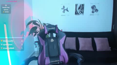 Snapshot of anakiss1 chatting on October 11, 12:32 am help me to get 100 thumps up online show from October 11, 12:32 am